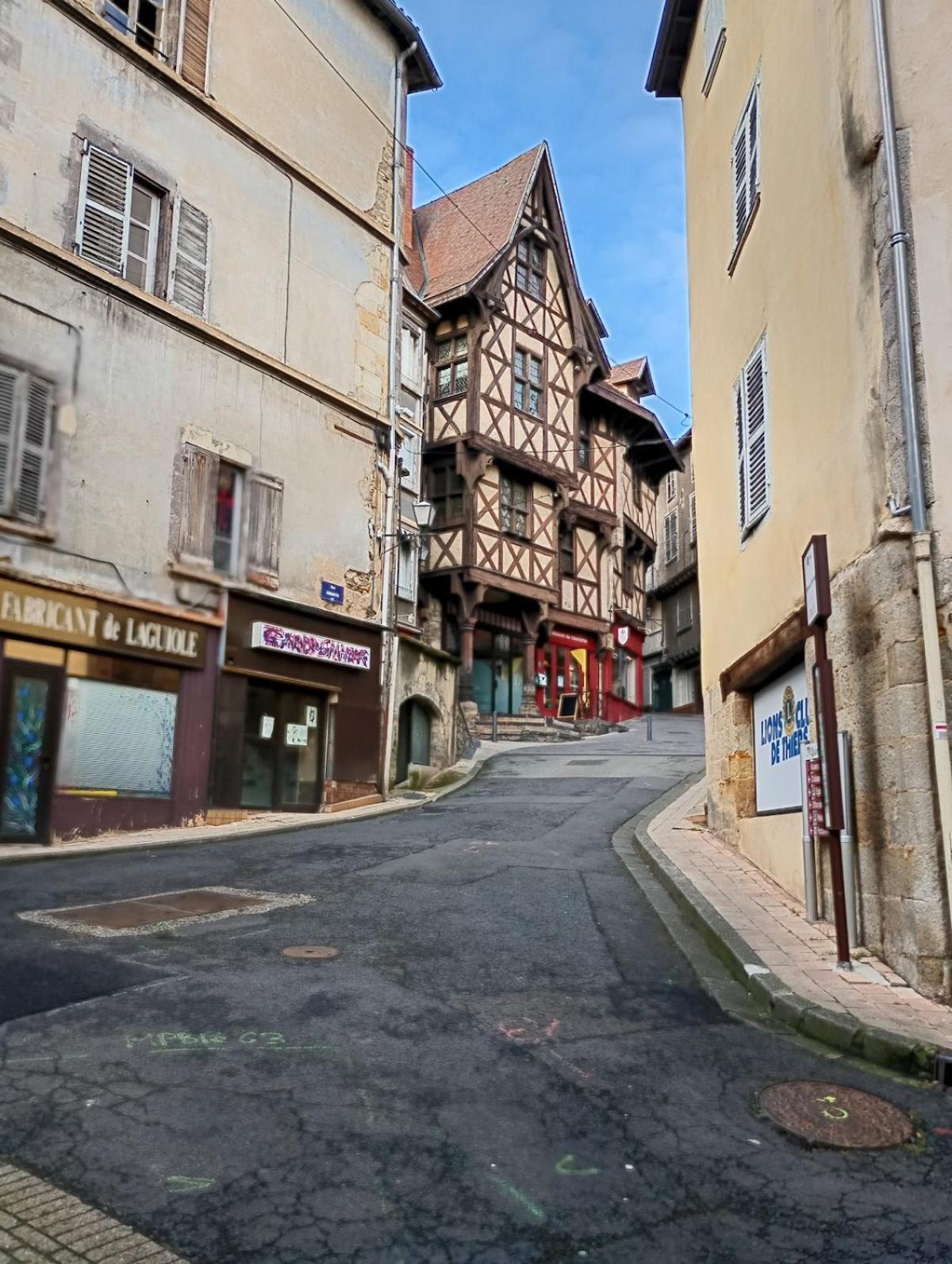 شقة Duplex Center Thiers - Clermont-Ferrand - Lyon - Free Parking - Self-Check-In المظهر الخارجي الصورة